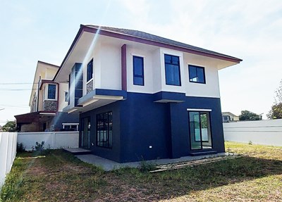 Brand new villa in Suan Ville Village 4 in central Chon Buri - House -  - 