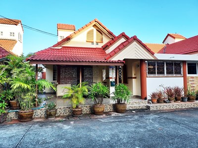 Well planned single storey house in Pinary Park, Rayong - House - Suan Son - Suan Son