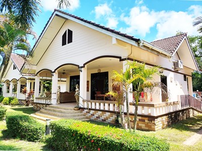 Villa in Safir Village near pool and Suan Son Beach.
