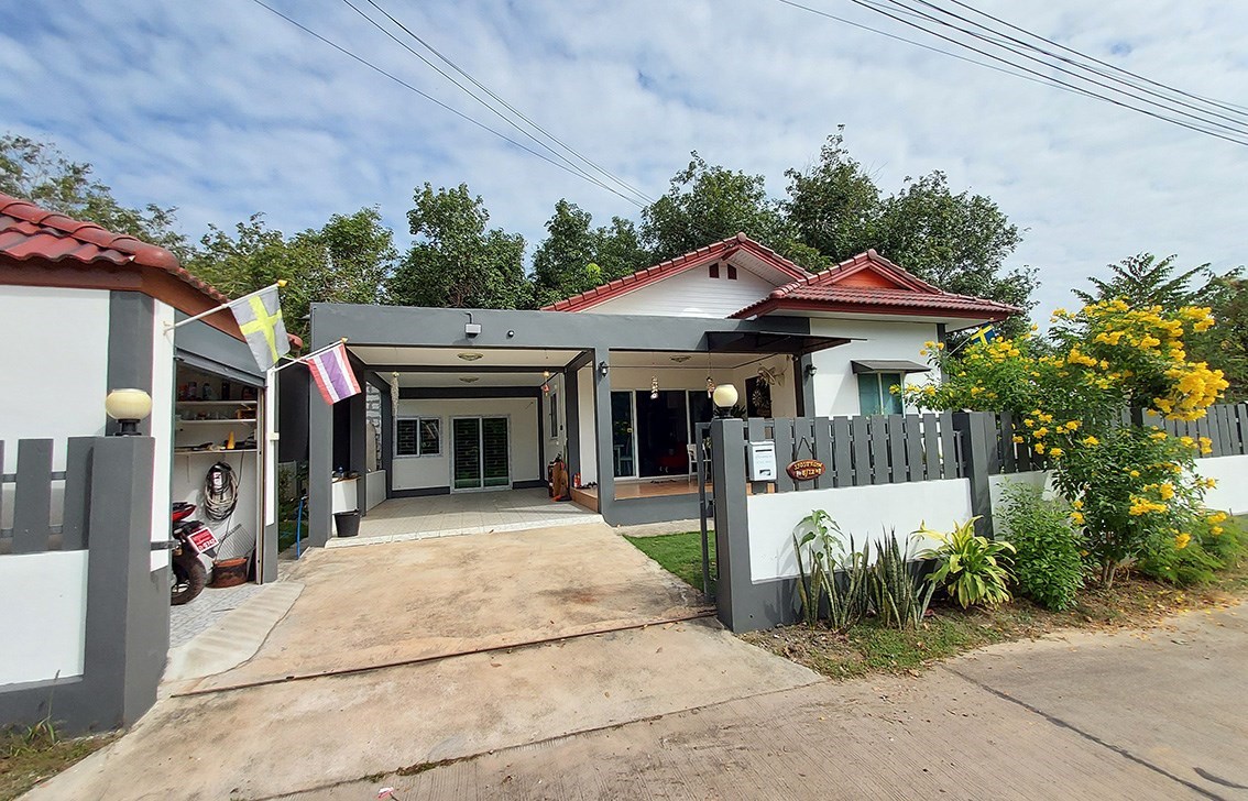 Newly built villa, with extension near beaches in Suan Son