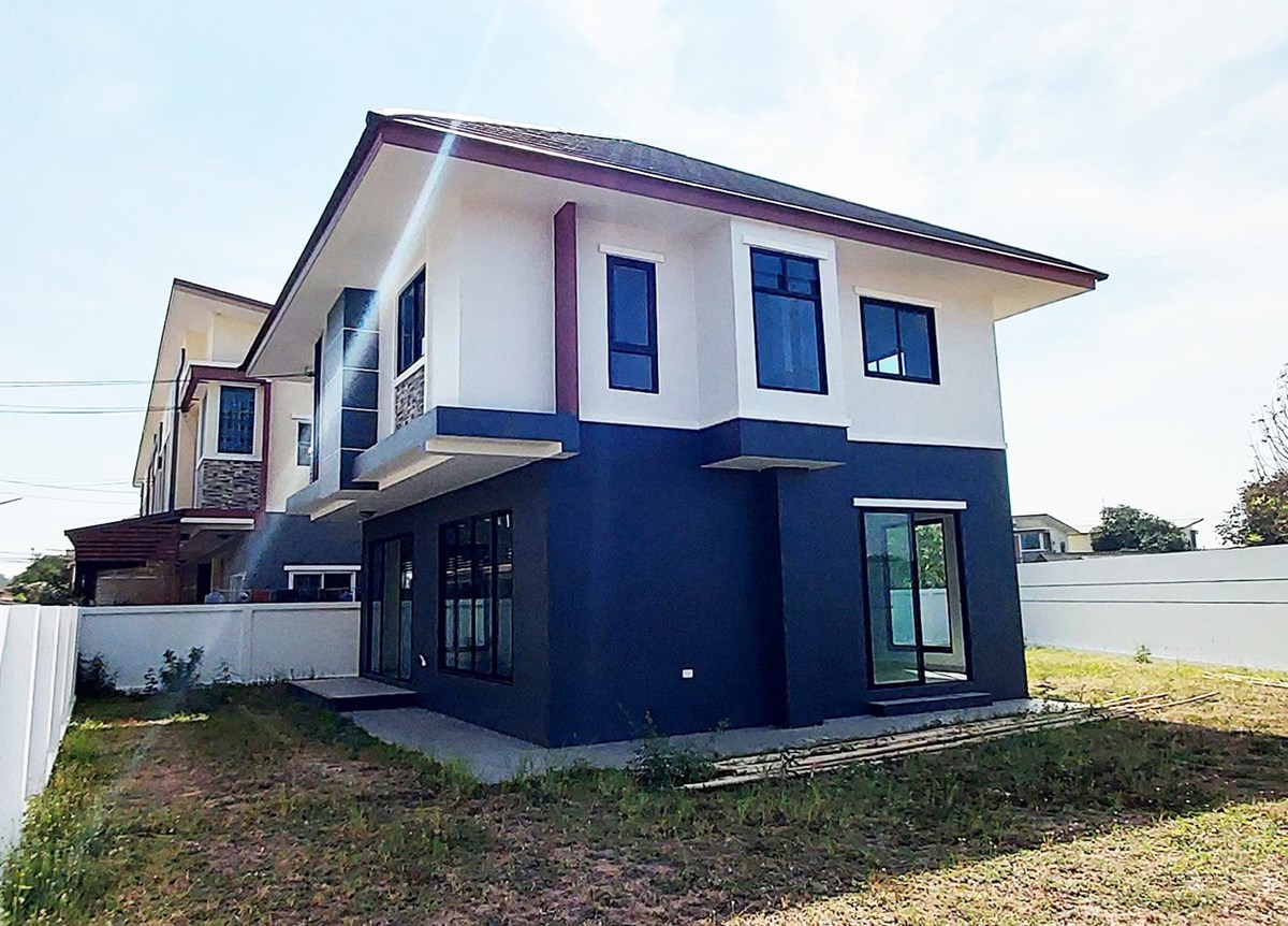 Brand new villa in Suan Ville Village 4 in central Chon Buri