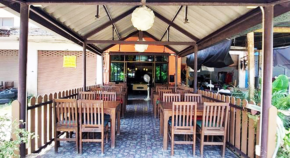 Commercial building with restaurant, bar and rental apartments in Phlong Sawai, Rayong - Commercial - Mae Phim - Phlong Sawai