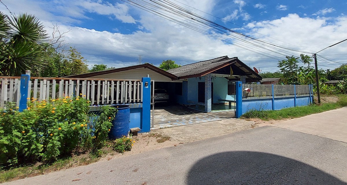 Large attractive plot with older houses near Phattana Industrial Estate - Land - Nikhom Phatthana - Map Kha, Nikhom Phattana 