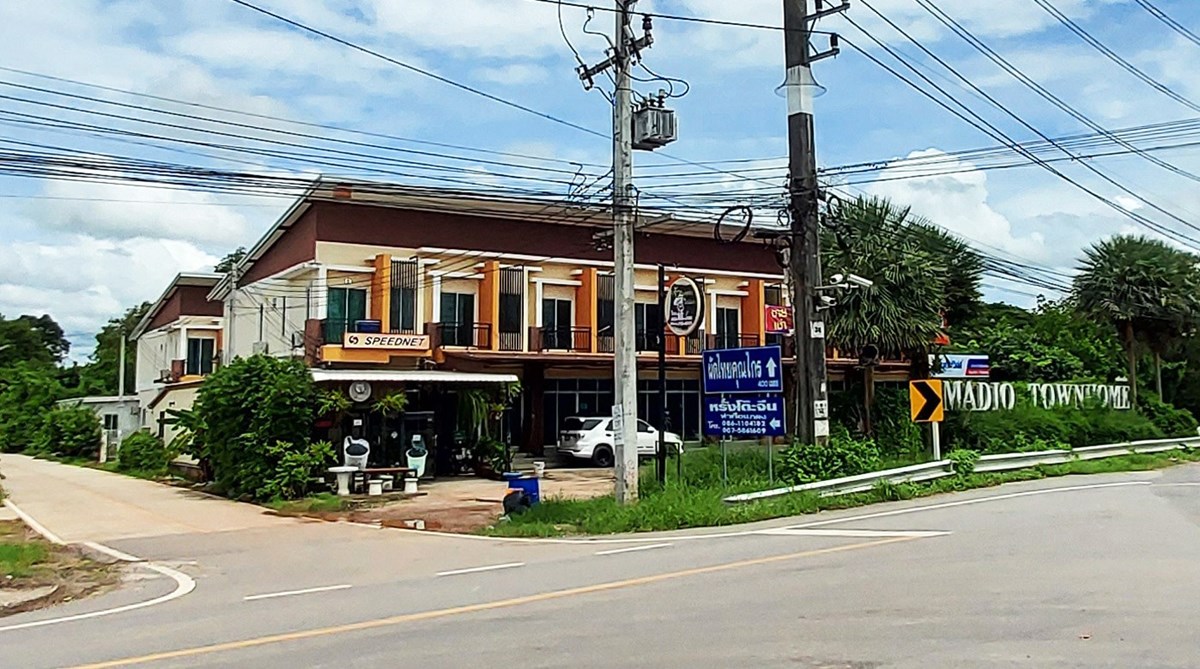 Commercial premises with 2 apartments in Madio Townhome, Ta-Reua, Rayong. - Commercial - Ban Phe - Ta Reua, Klaeng, Kachet