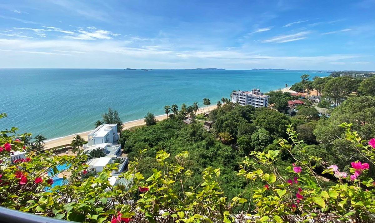 Condo with outstanding beach view and large pool area in Crystal Beach, Rayong - Condominium - Chak Phong - Crystal Beach