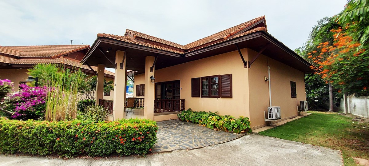 Villa on corner plot near pool, sea and golf in Bang Saen - House - Bang Saen - Tropical Residence