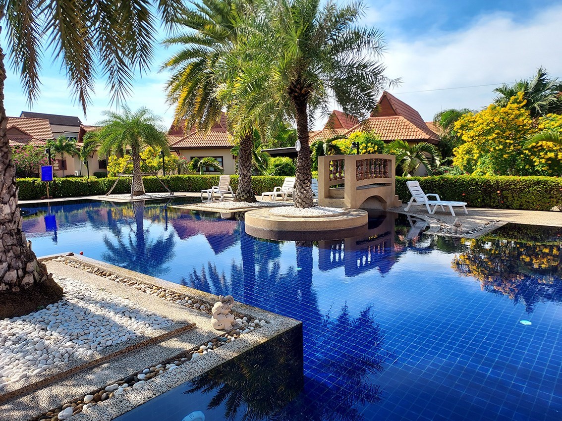 Villa close to beach, golf and airport with access to wonderful pool, in Bangsaen - House - Bang Saen - Tropical Residence