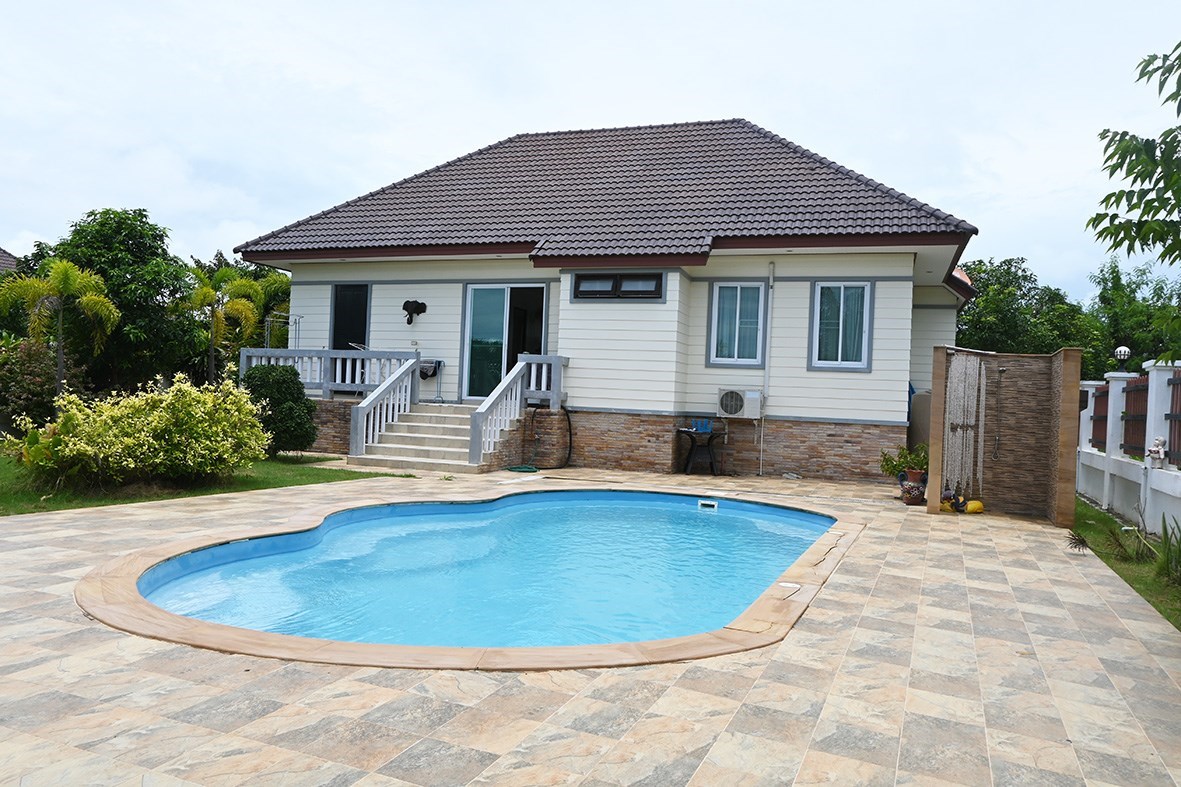 Villa with pool and large lush garden in Mae Rampueng, Rayong - House -  - 